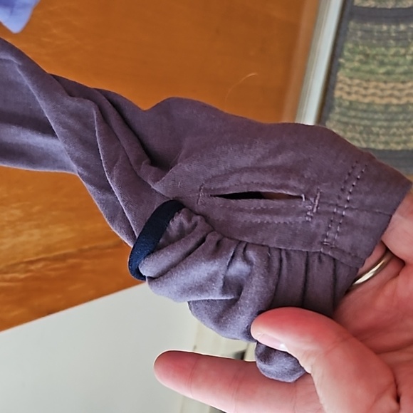 Nike lightweight raglan style hoodie. - Picture 4 of 8